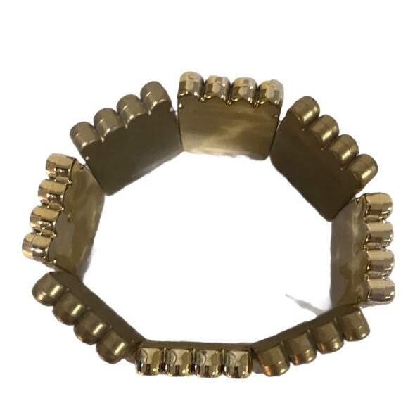 Costume Jewelry Stretch Bracelet Alternating Shiny and Matte Gold 1.5” Wide - Picture 6 of 6